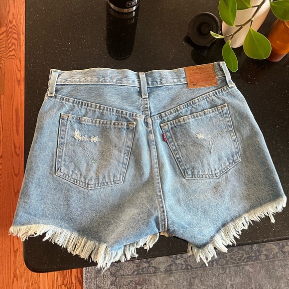 Levi’s 501s Denim Ripped Shorts Size 29 - Picture 3 of 6